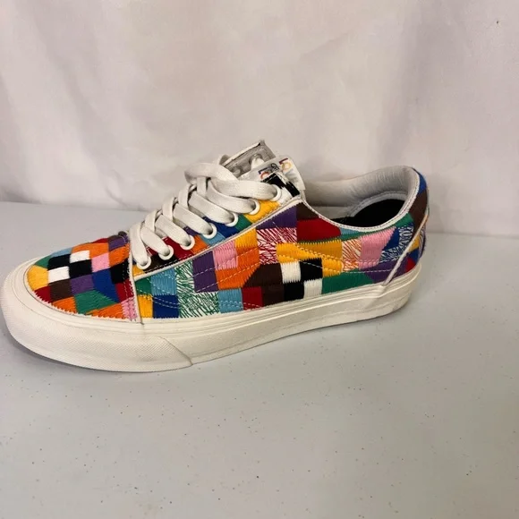What to wear with rainbow checkered vans hotsell